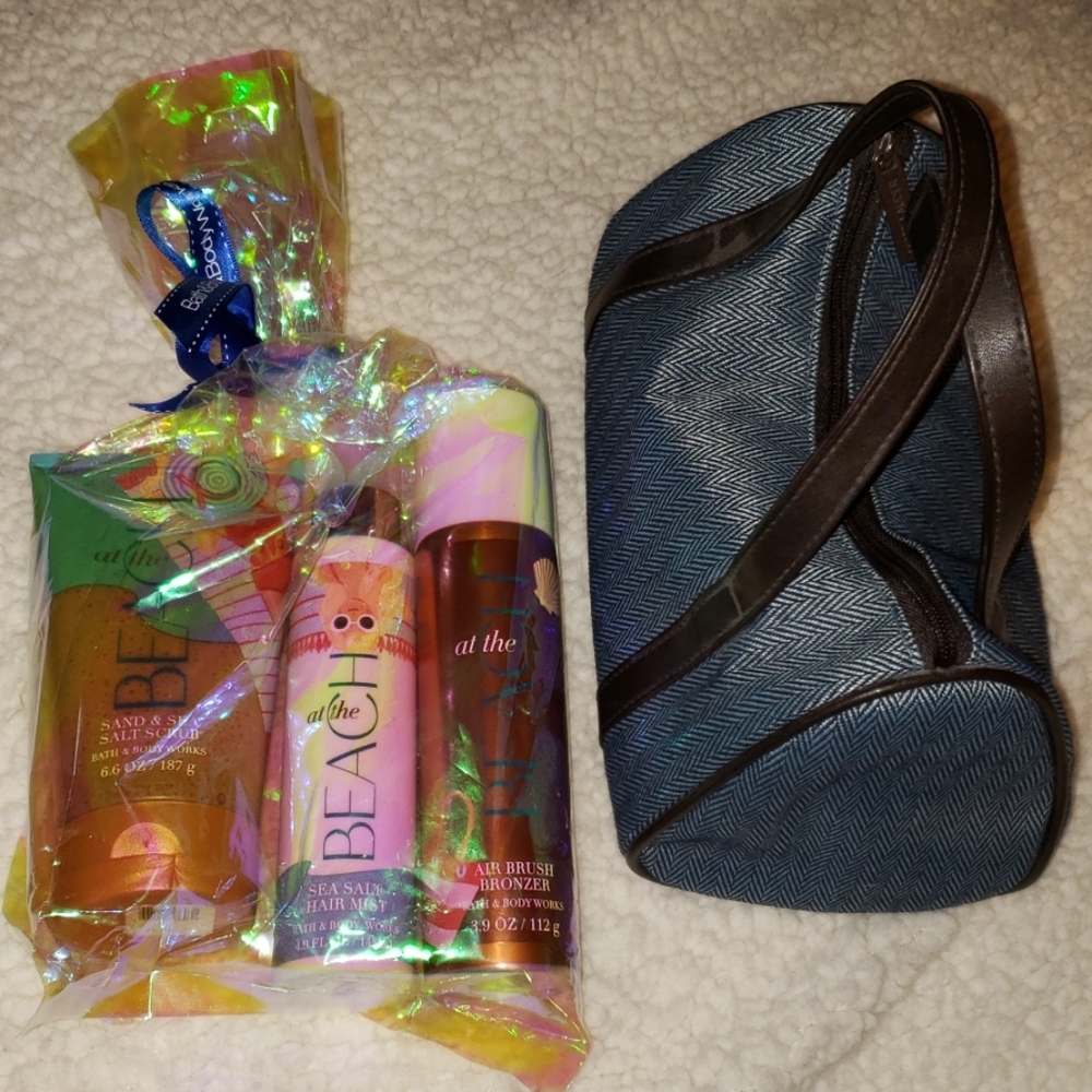 BBW "At The Beach" Set & Estée Lauder Makeup Bag